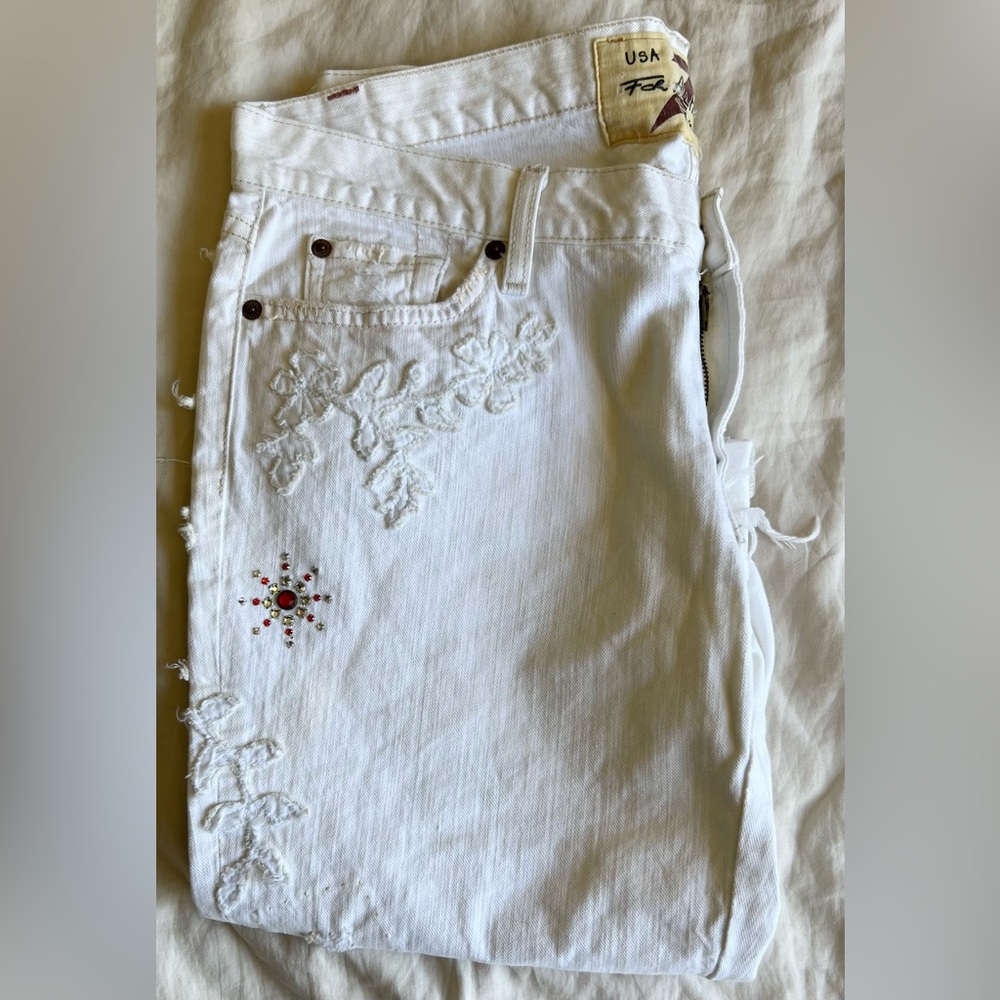 7 For All Mankind The Great China Wall White Embellished Cropped Jeans Size 32